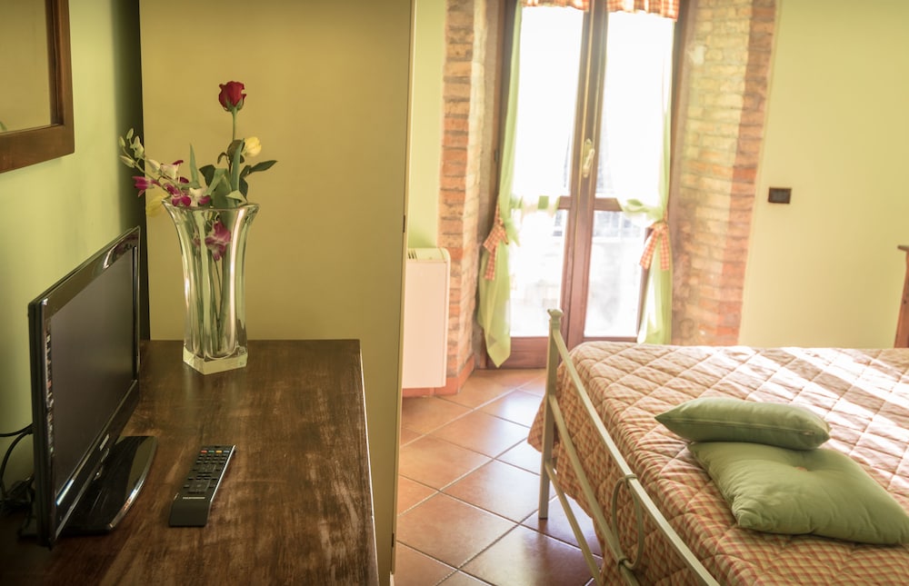 Classic Double Room, 1 Queen Bed, Terrace, Garden View (Orchidea) photo 3