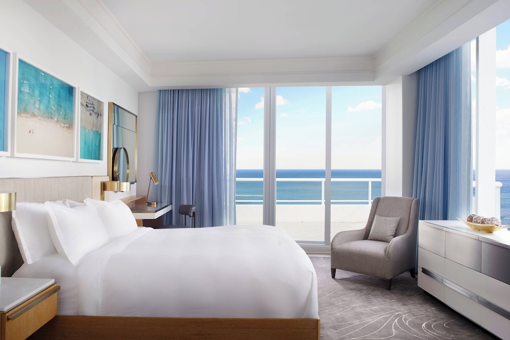 Club Room, 1 Double Bed, Partial Ocean View - Photo 4
