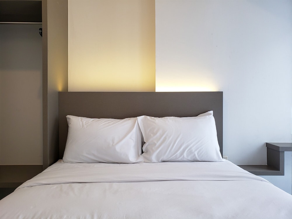 Studio, 2 Bedrooms