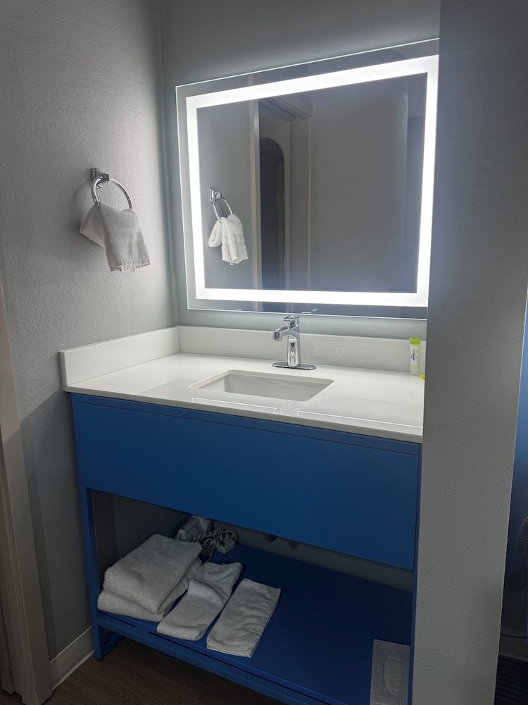 Basic Double Room, 2 Bedrooms - Photo 4