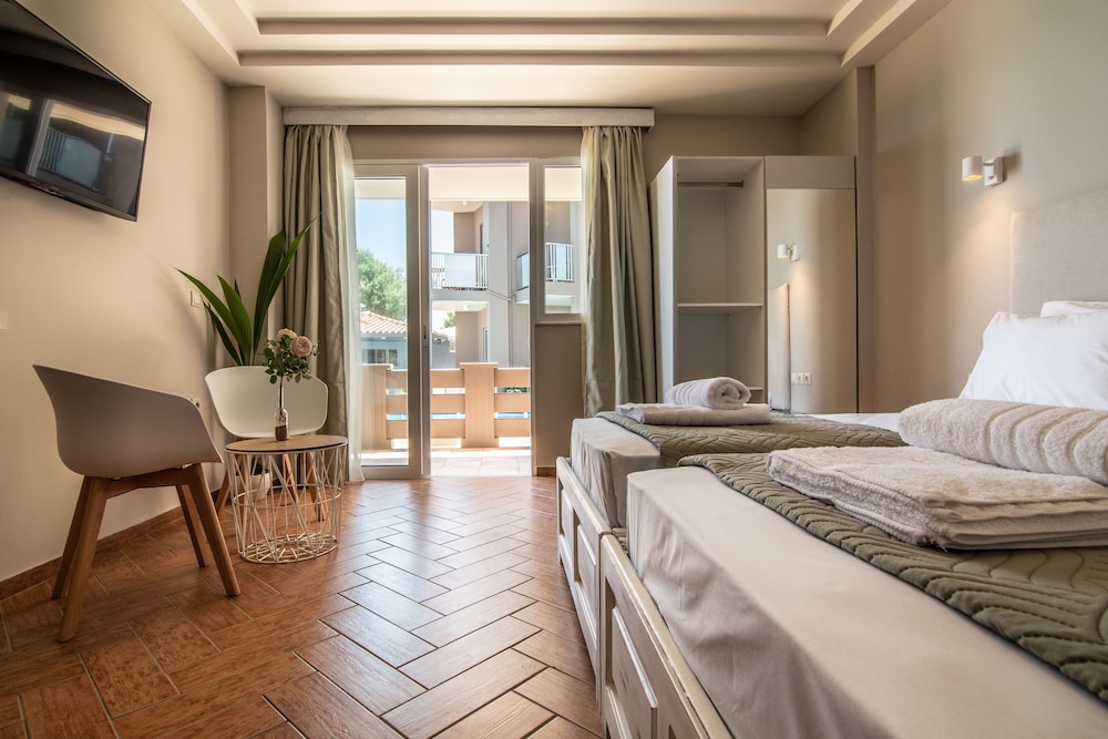 Superior Double or Twin Room, 2 Twin Beds, Non Smoking, Sea View photo 2