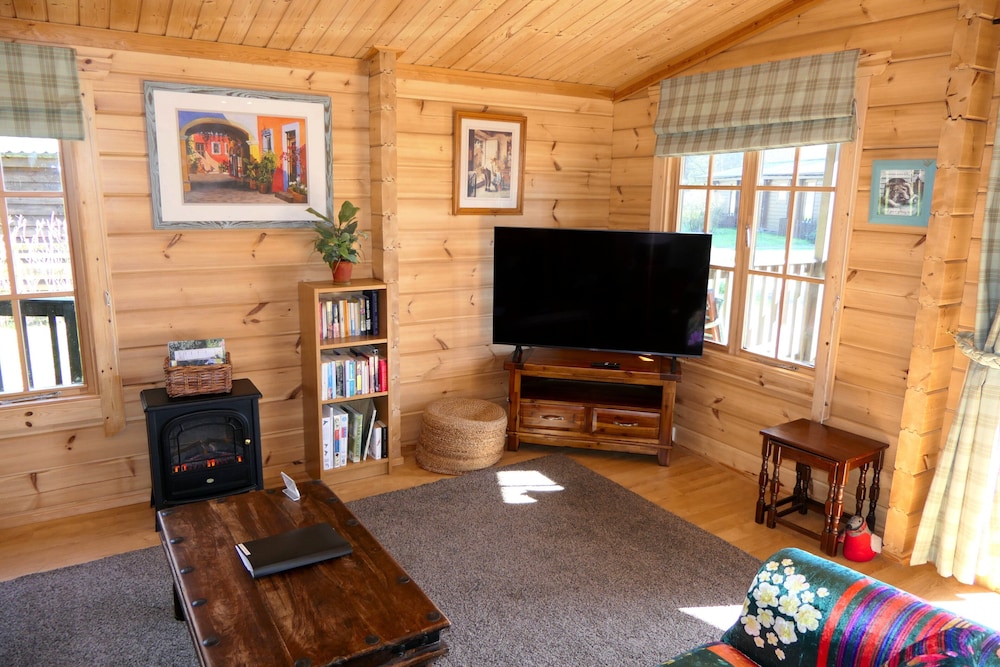 Cabin, 2 Bedrooms (Bullrush) photo 2