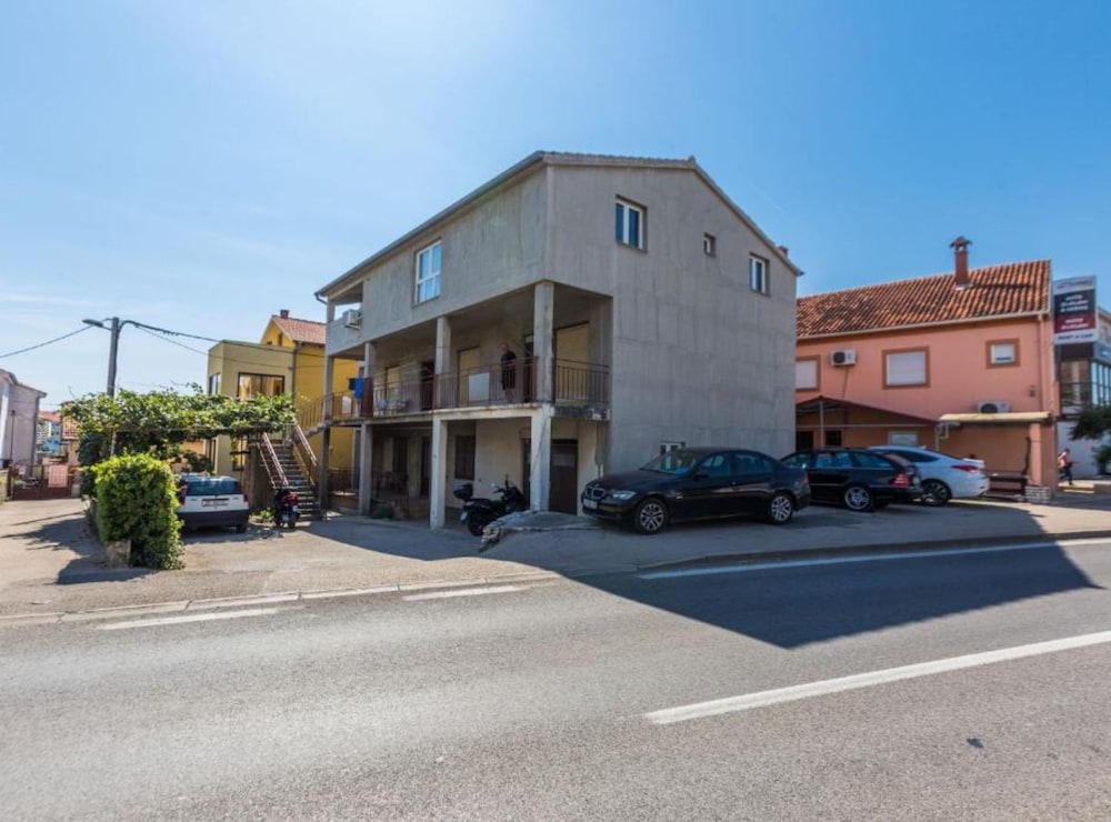 Apartment (Three Bedroom Apartment)