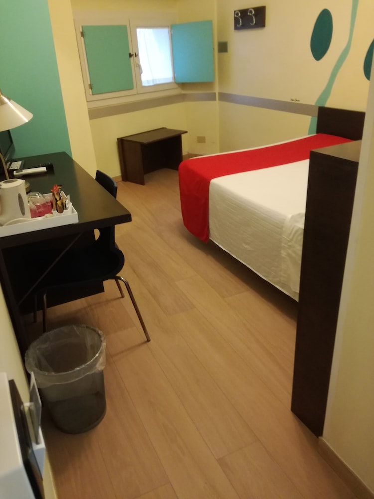 Premium Double or Twin Room - Photo 6