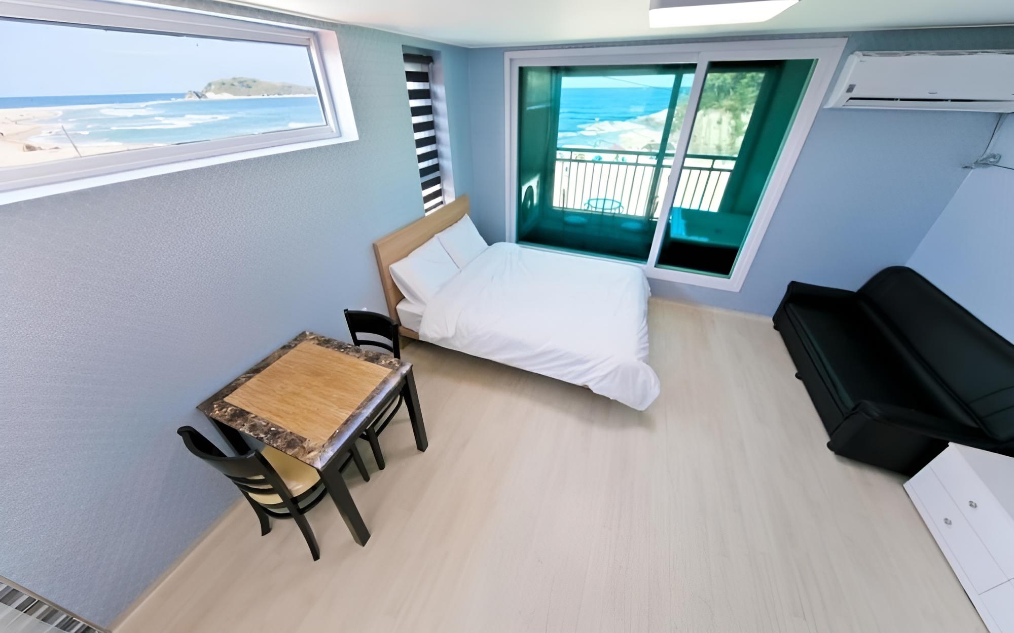 Room (Room 303) photo 3