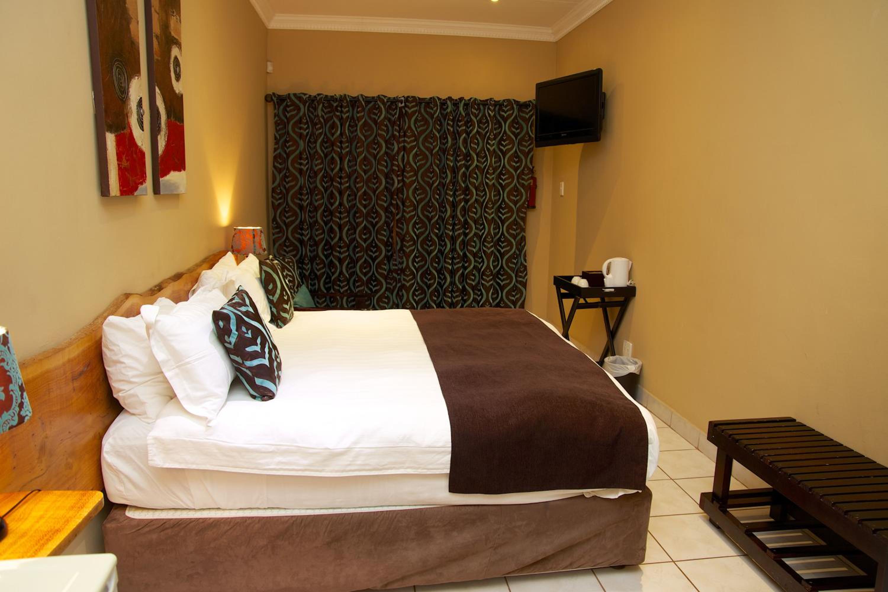Standard Double or Twin Room photo 1