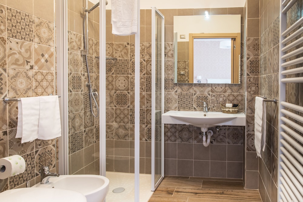 Double Room - Photo 15