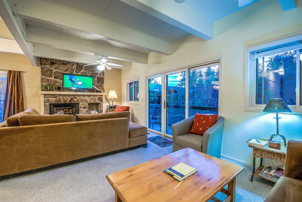 3 Bedroom, 4 Bathroom - 1 photo 2