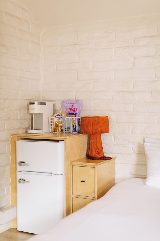 Standard Room, 1 King Bed photo 3