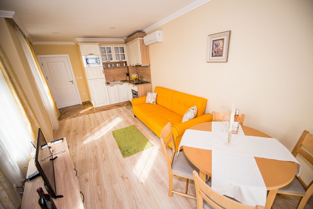 Apartment, 2 Bedrooms, Balcony, Partial Sea View photo 3