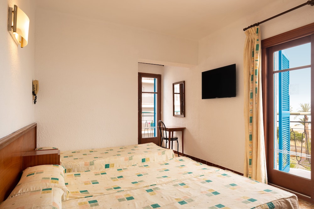 Twin Room (2 Adults) - Photo 3