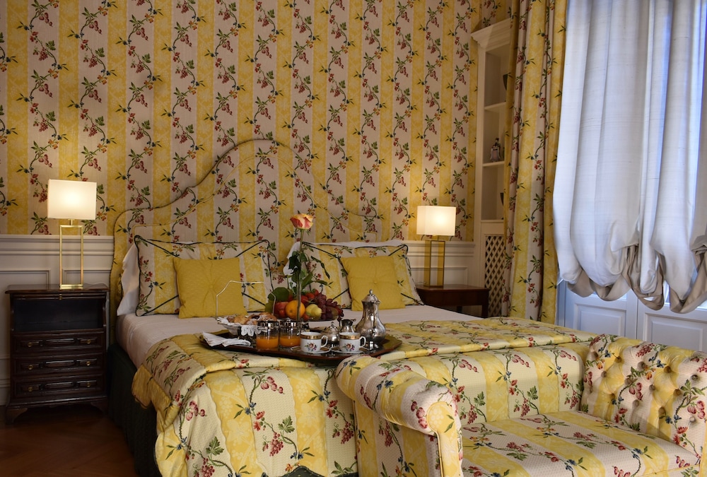 Deluxe Room, Corner