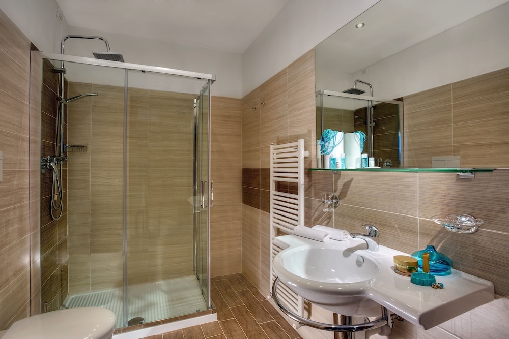 Superior Double or Twin Room - Photo 10