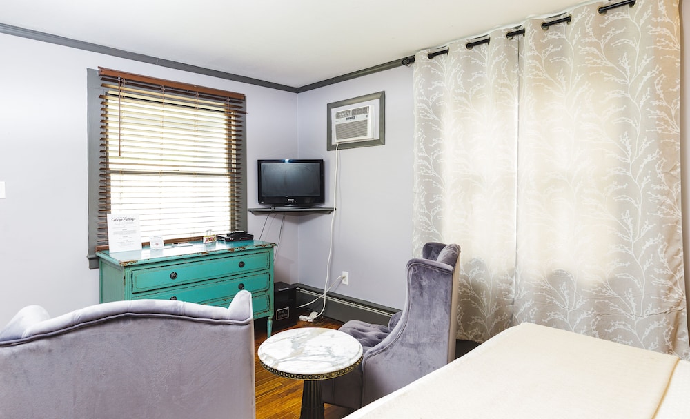 Standard Room, 1 King Bed photo 2