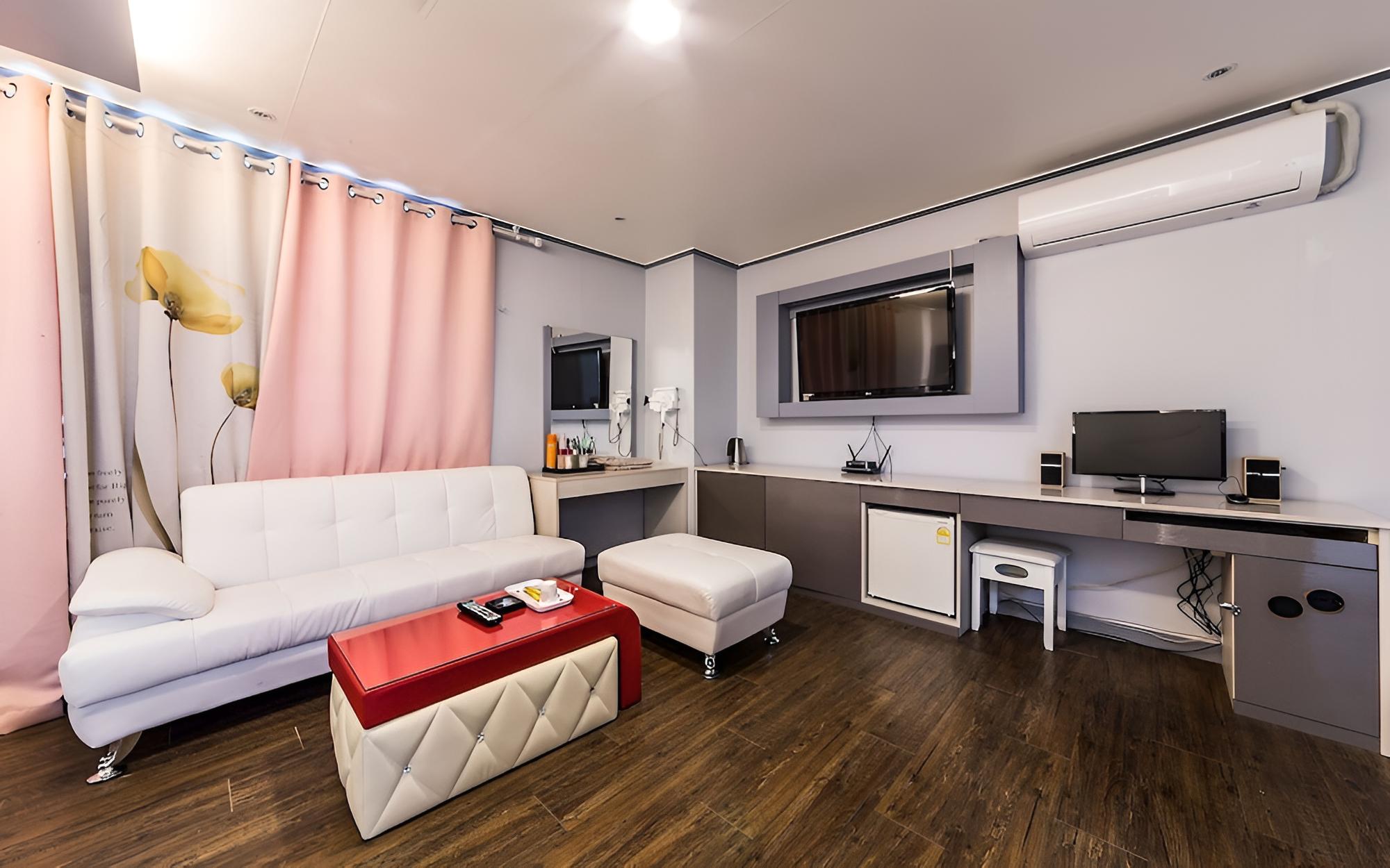 Room (Premium Suite) photo 1