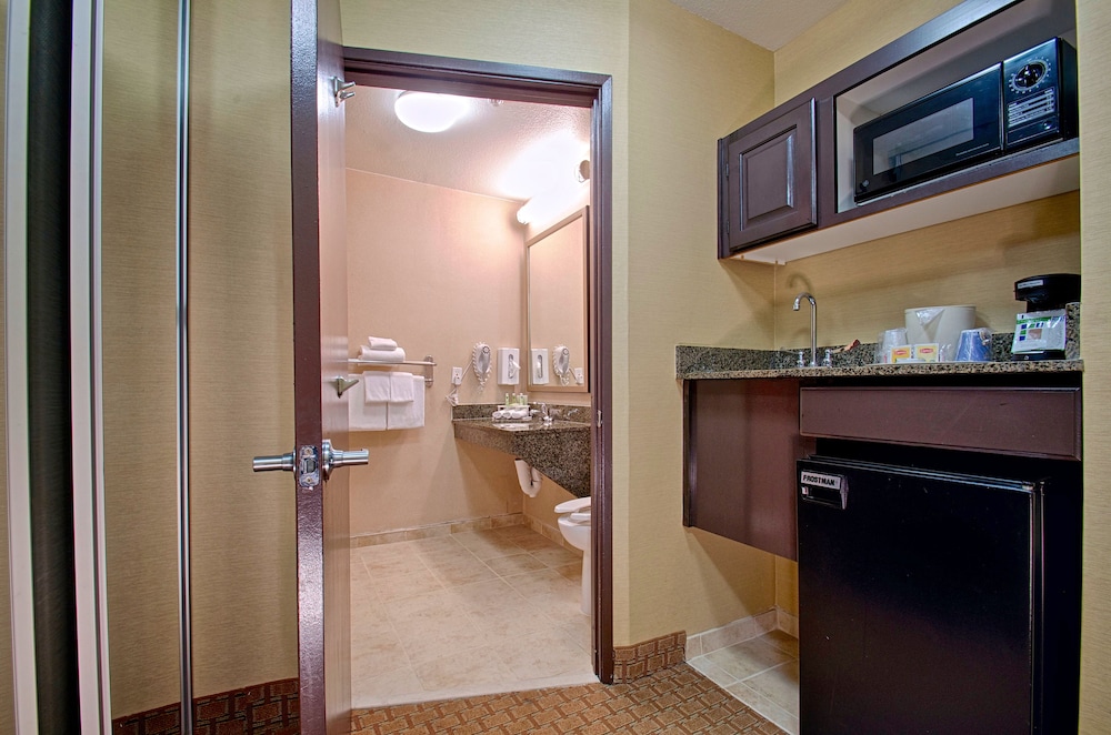 Standard Room, 2 Queen Beds, Mobility Accessible (Mobility, Transfer Shower) photo 2