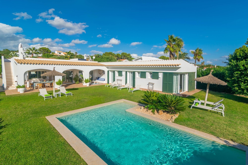 Villa photo 2
