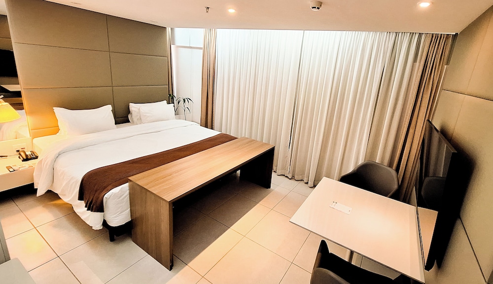 Business Double Room thumbnail 6