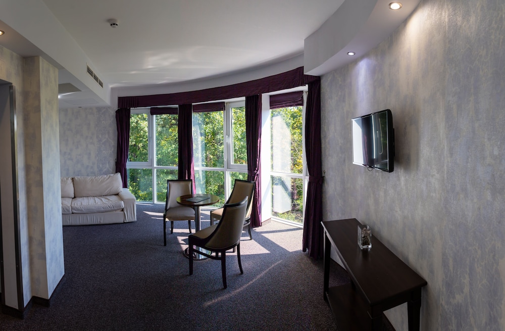 Superior Suite - Photo 3