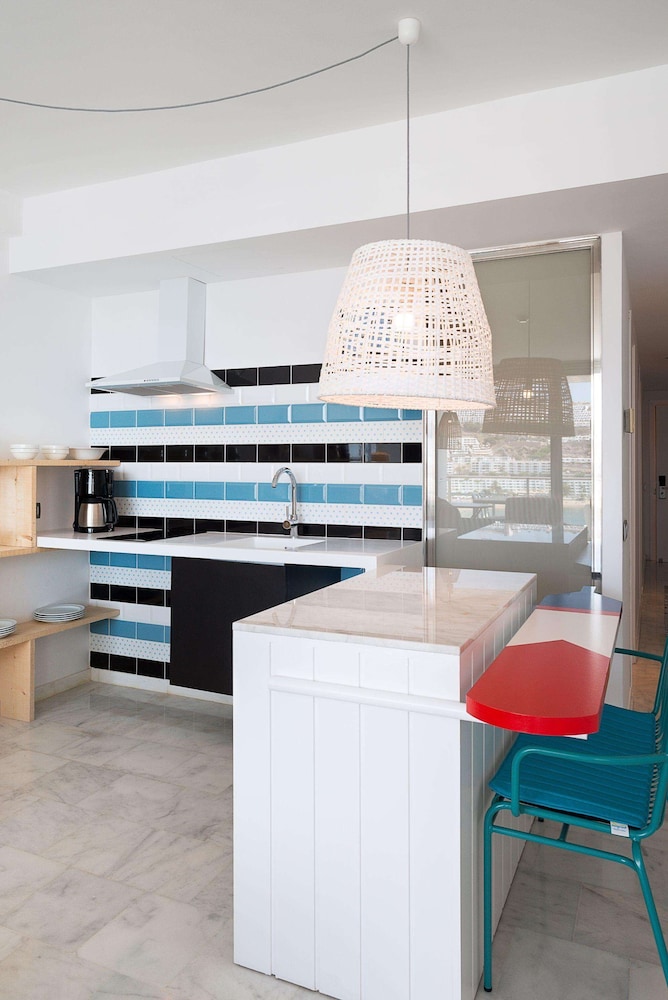 Standard Suite (2 Adults)