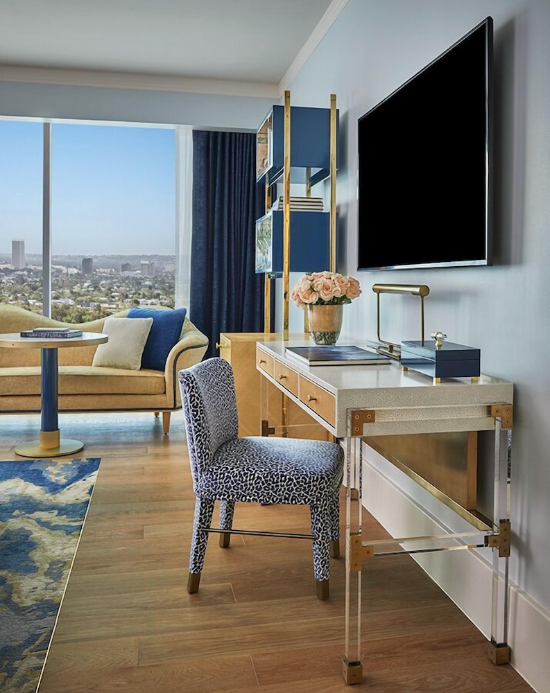 Suite, Mobility Accessible (Studio)