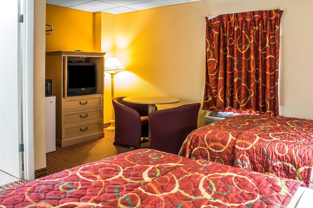 Standard Room, 2 Double Beds, Non Smoking photo 2
