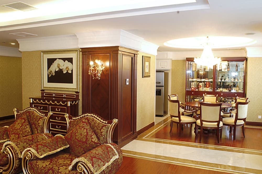 Deluxe Suite photo 3