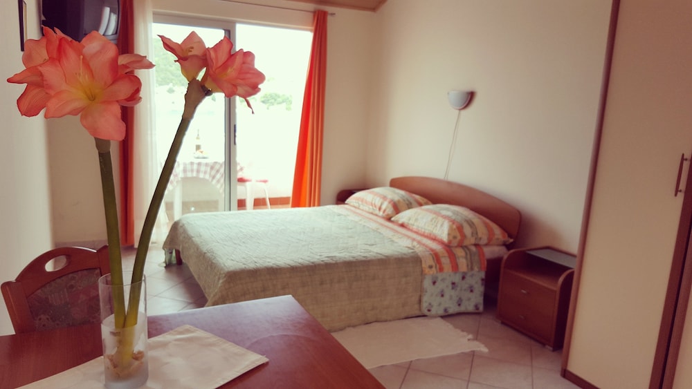 Apartment photo 3