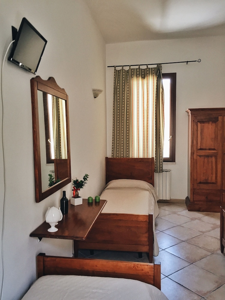 Traditional Quadruple Room (Angelica) photo 2
