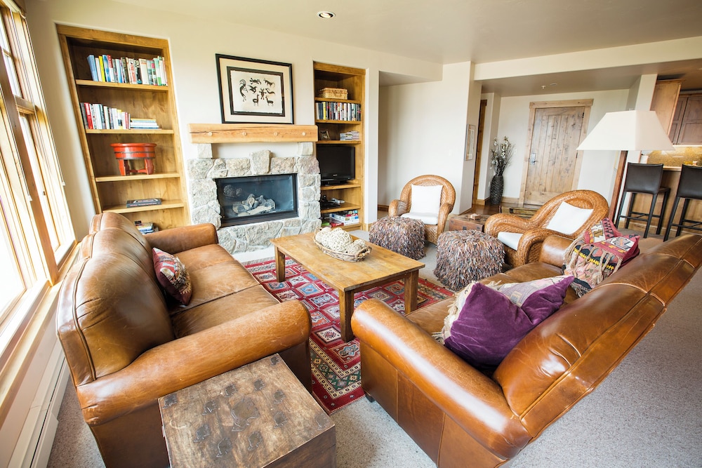 Luxury Condo, 2 Bedrooms