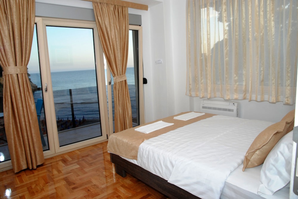 One-Bedroom Apartment with Balcony Sea View