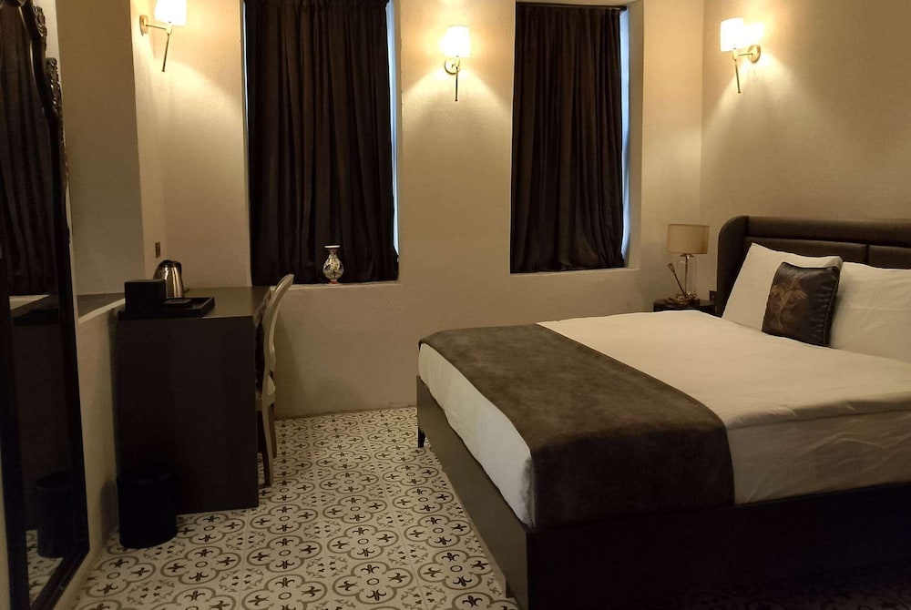 Room, 1 King Bed (Heritage Accessible Room)