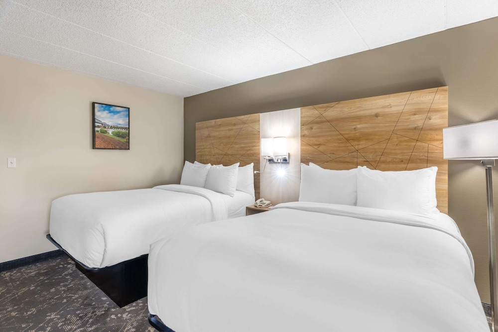Suite, 2 Double Beds, Non Smoking, Patio - Photo 1