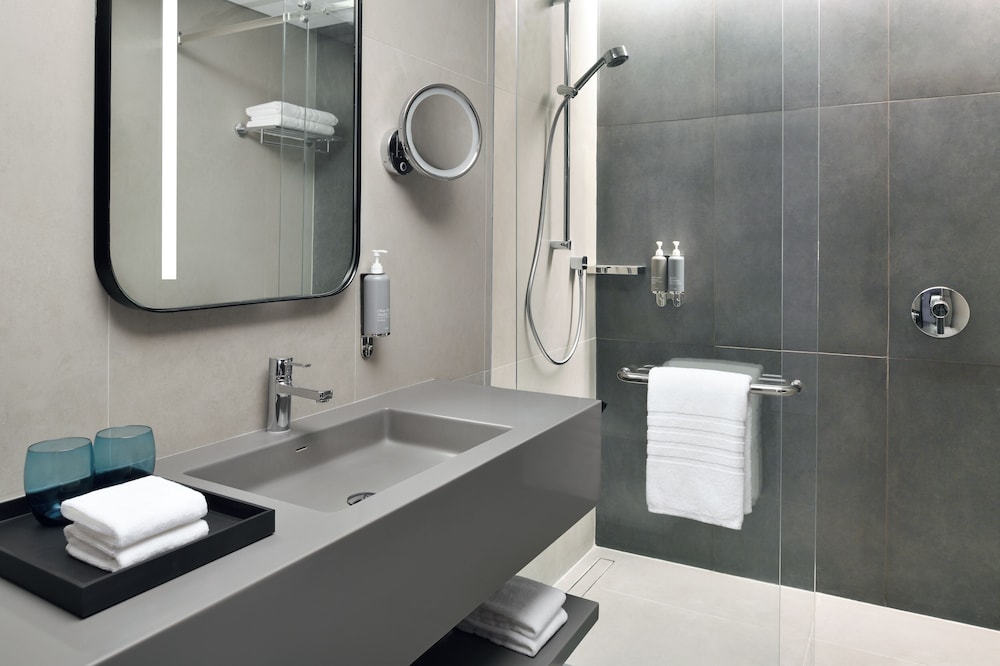 Executive Suite, 1 King Bed (City View) photo 2