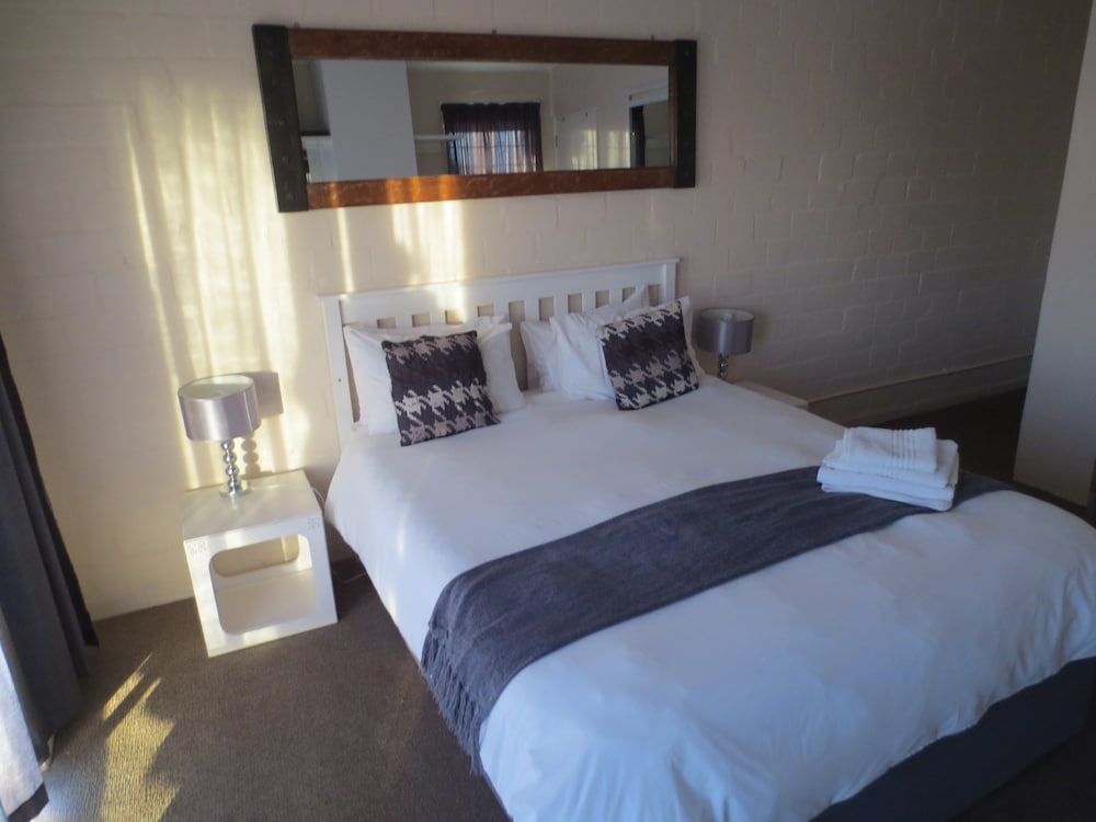 Queen En-Suite Deluxe photo 3