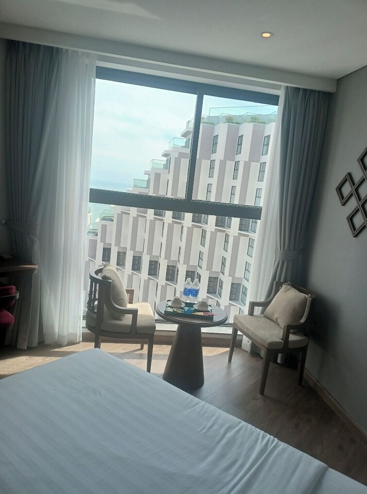 Deluxe Twin Room, Pool View photo 2