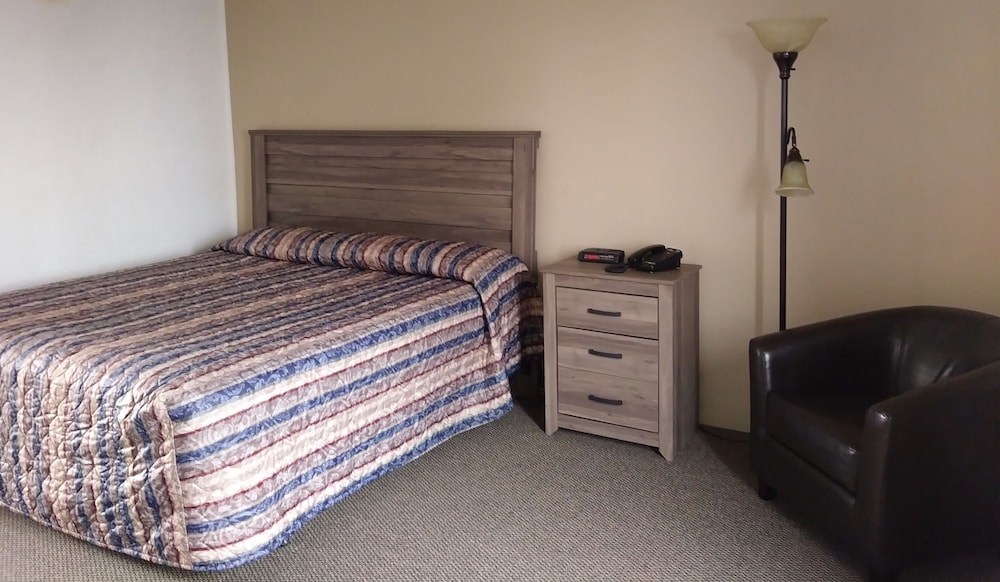 Standard Room, 1 Queen Bed, Patio or Balcony, Lake View photo 1