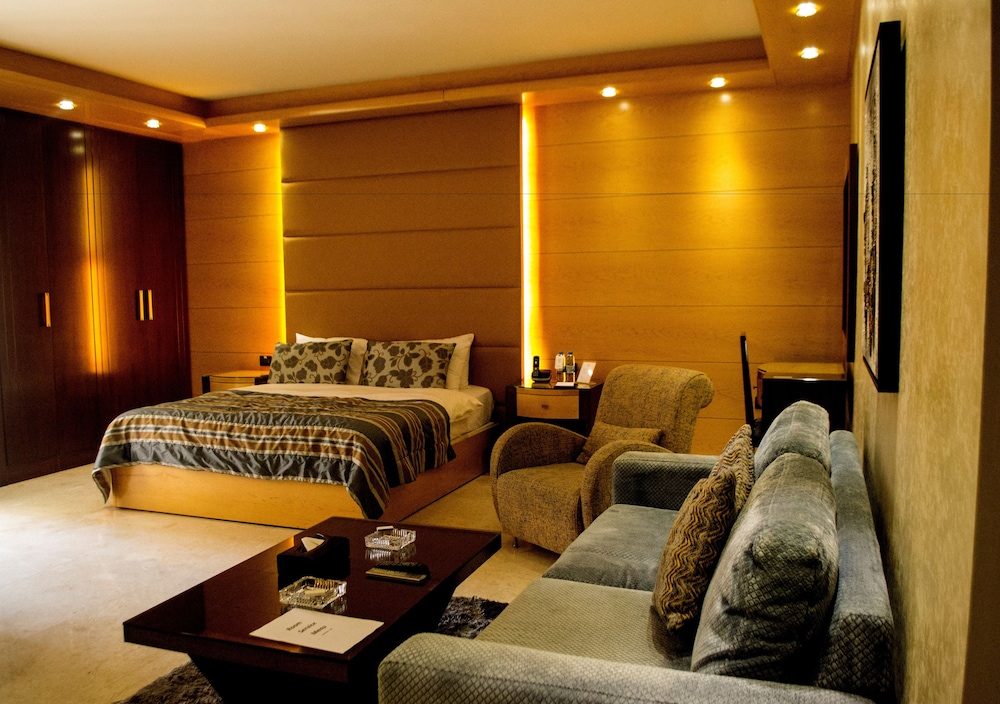 Executive Suite, 1 King Bed, Hot Tub photo 2