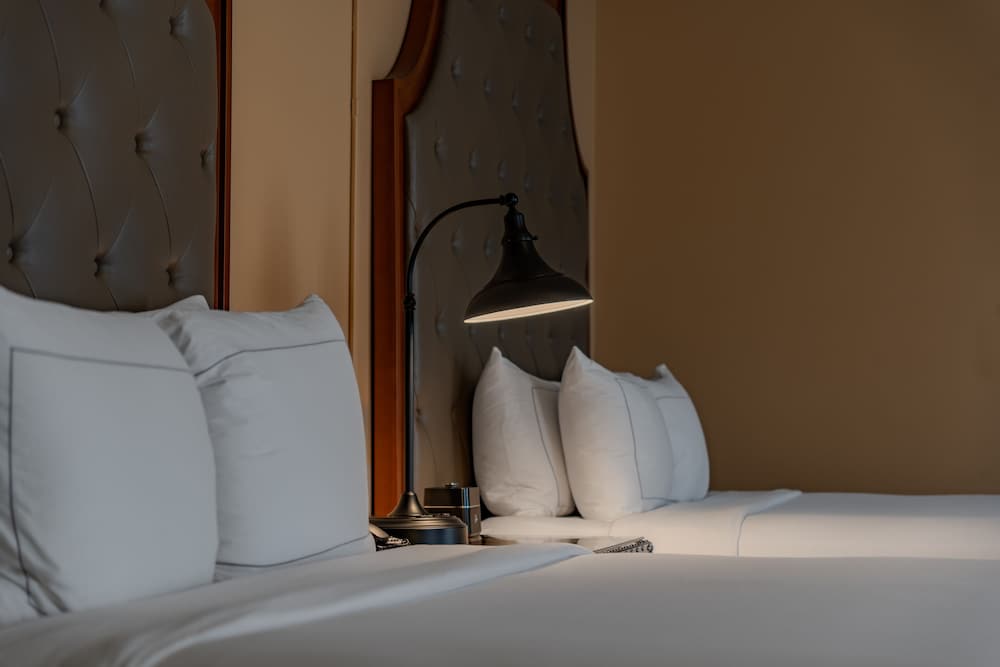 Room, 2 Queen Beds - Photo 2