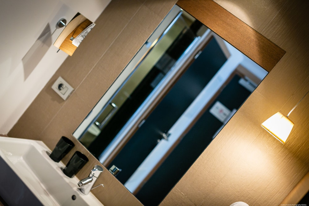 Deluxe Room - Photo 16
