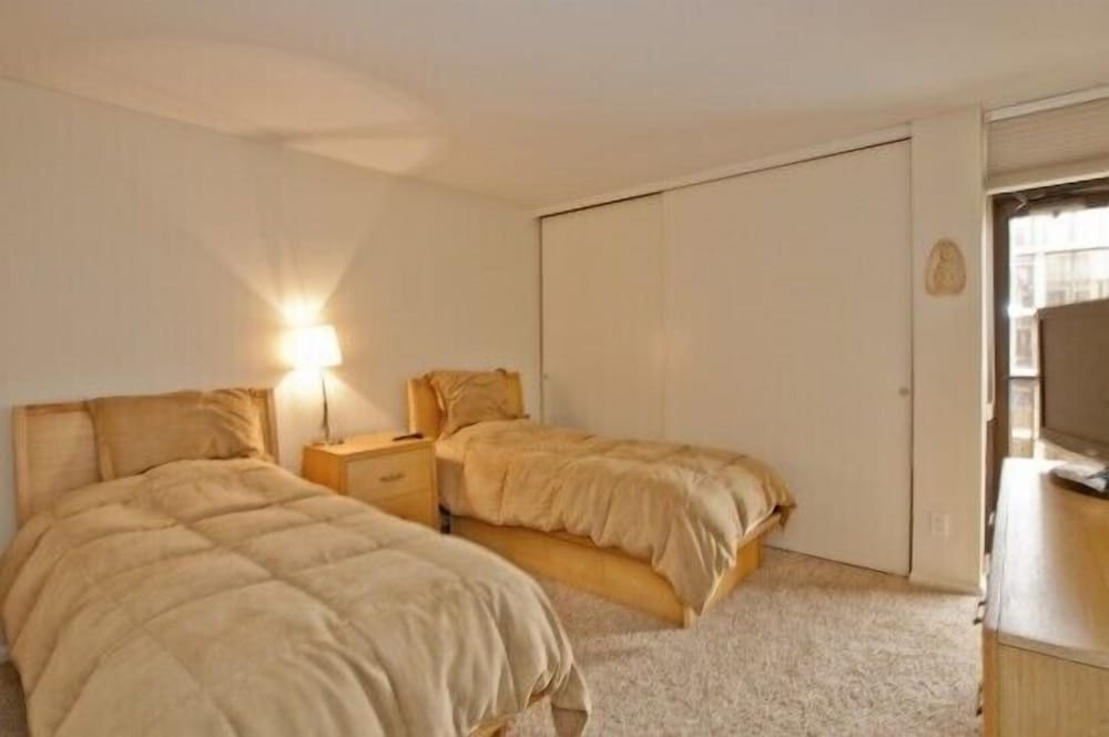 Condo, 3 Bedrooms, 2 Bathrooms (#7) photo 3