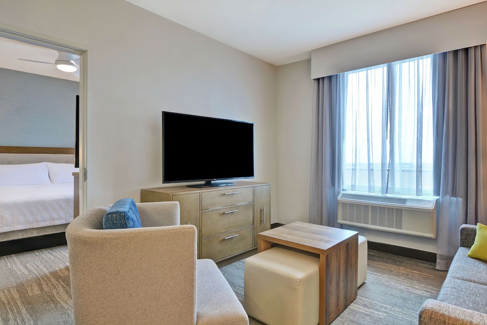 Suite, 1 King Bed, Accessible (Hearing) - Photo 5