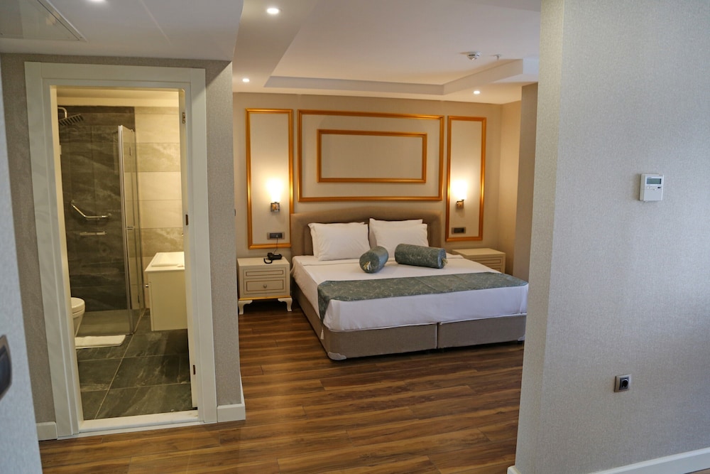 Family Room, Multiple Beds photo 2