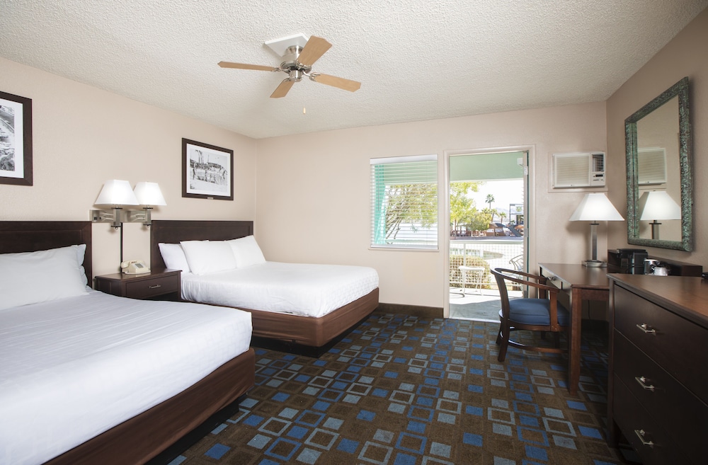Room, 2 Queen Beds (Bay) - Photo 3
