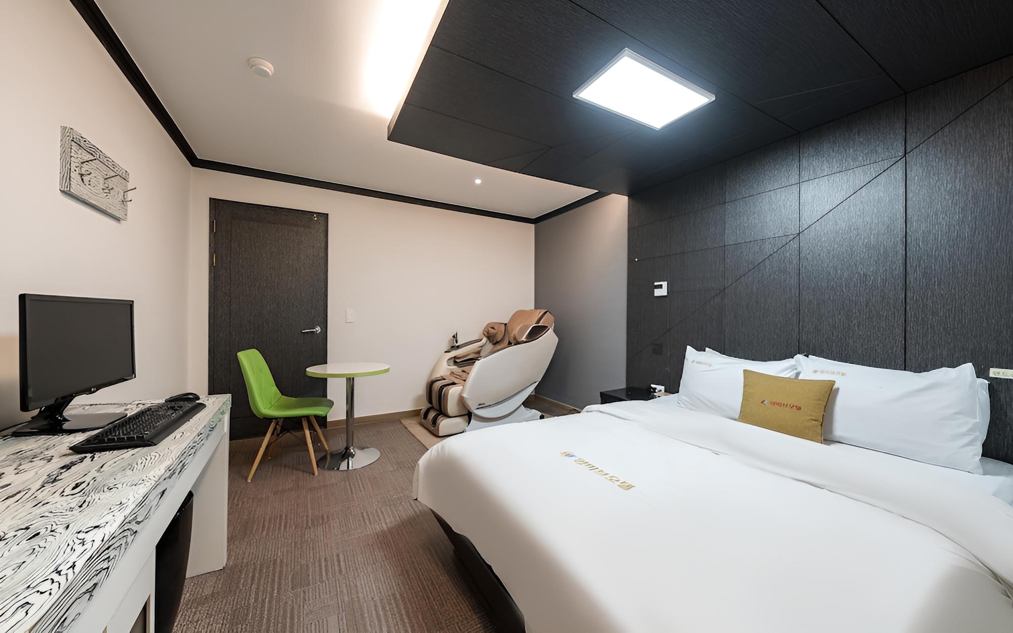 Room (Special Room - Massage Chair Air Puri) - Photo 11