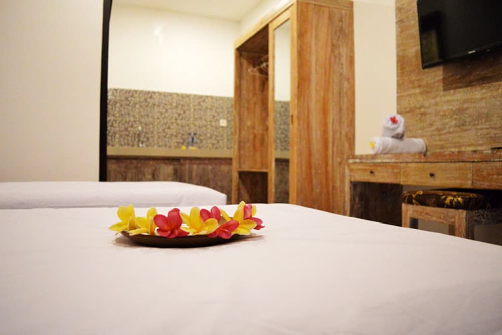 Twin Room, Pool View photo 2