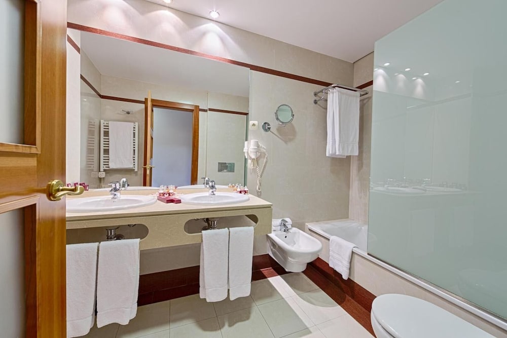 Double Room, 1 Queen Bed (2 adults) - Photo 6