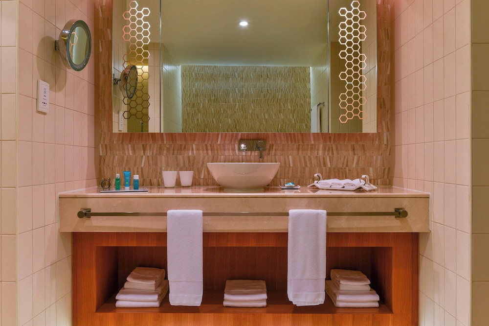 Suite, 1 Bedroom - Photo 7
