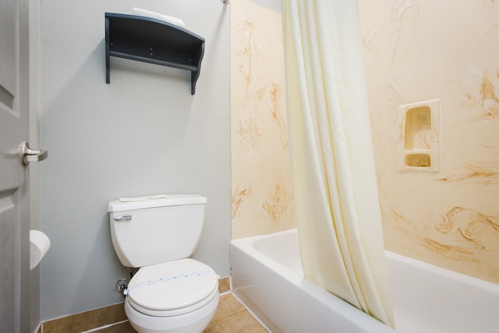 Standard Double Room - Photo 7