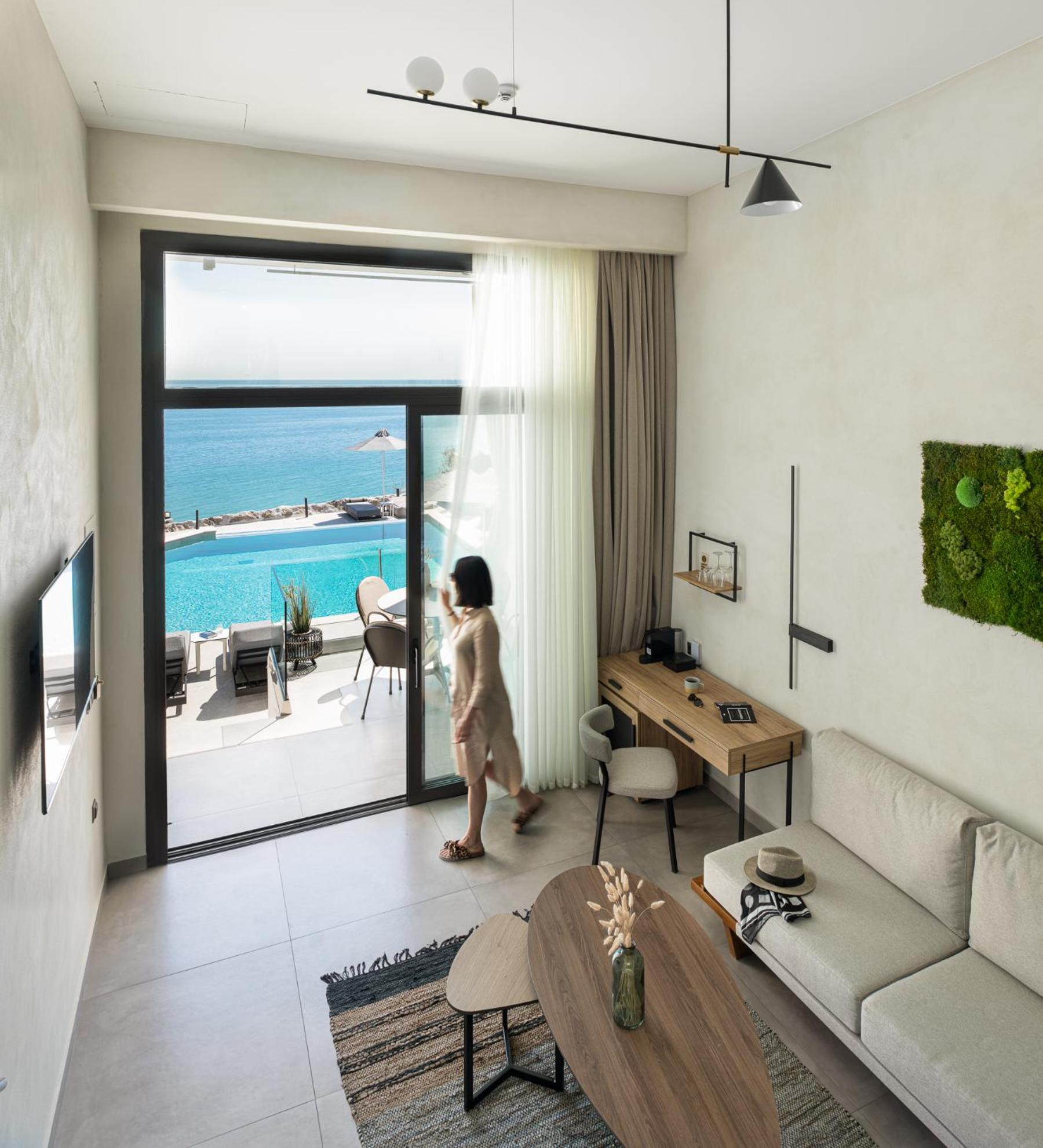 Queen Suite with Sea View - Photo 18
